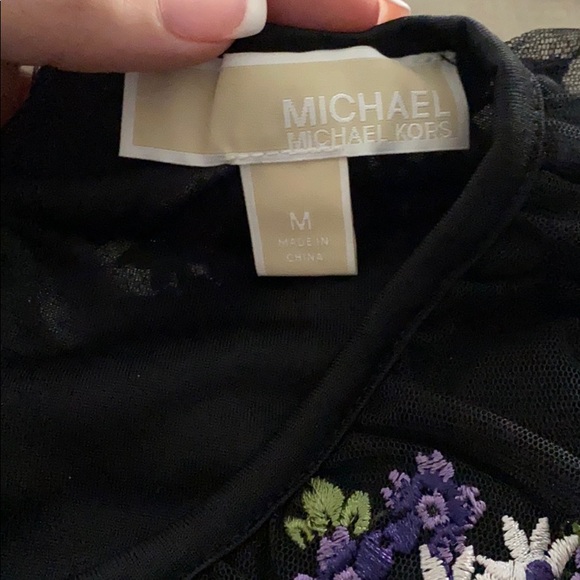 Beautiful MIchael Kors top - Picture 2 of 4